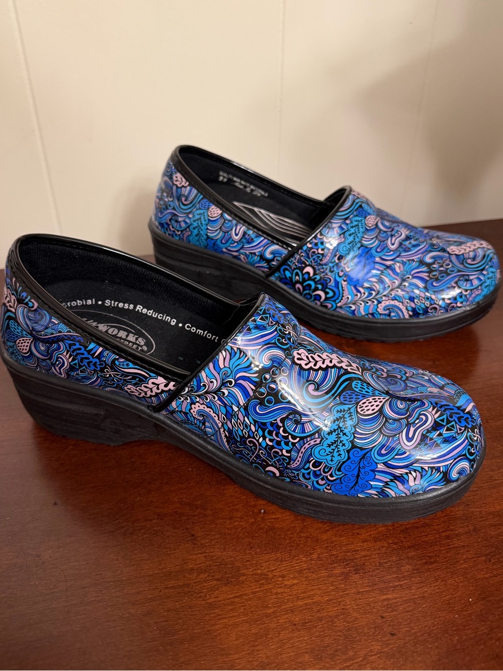 Easy Works By Easy Street Lyndee Slip-On slip resistant Paisley Women's Clog 8M - Picture 3 of 8